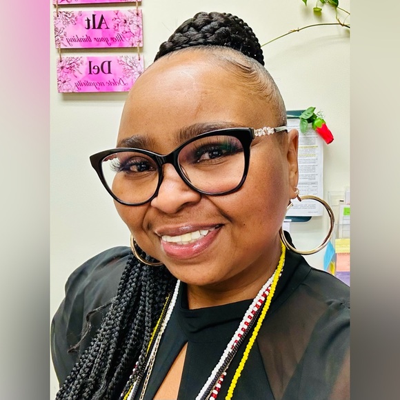 Meet your Posher, Yabrae - Picture 1 of 2